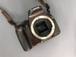 Canon EOS 1100D kit EF-S 18-55mm 3.5-5.6 IS II 14.500 кадров
