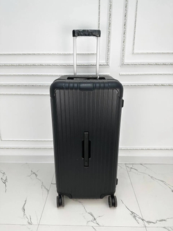 Черный матовый чемодан Rimova Essential Trunk Plus