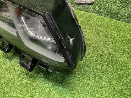 Фара правая Geely Coolray (2019-2024) LED