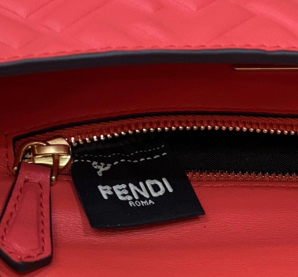 Fendi Baguette Chain Bag 24 cm