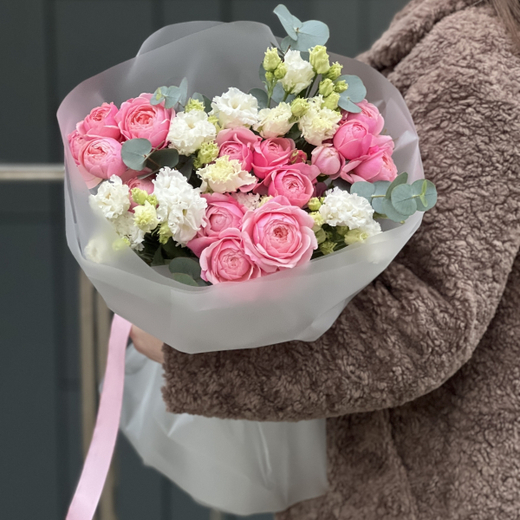 Букет из эустомы и пионовидных кустовых роз "June Revival"