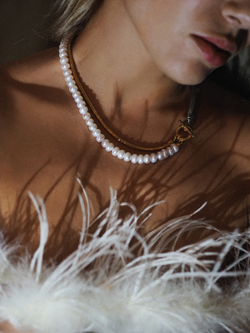 snake pearl choker