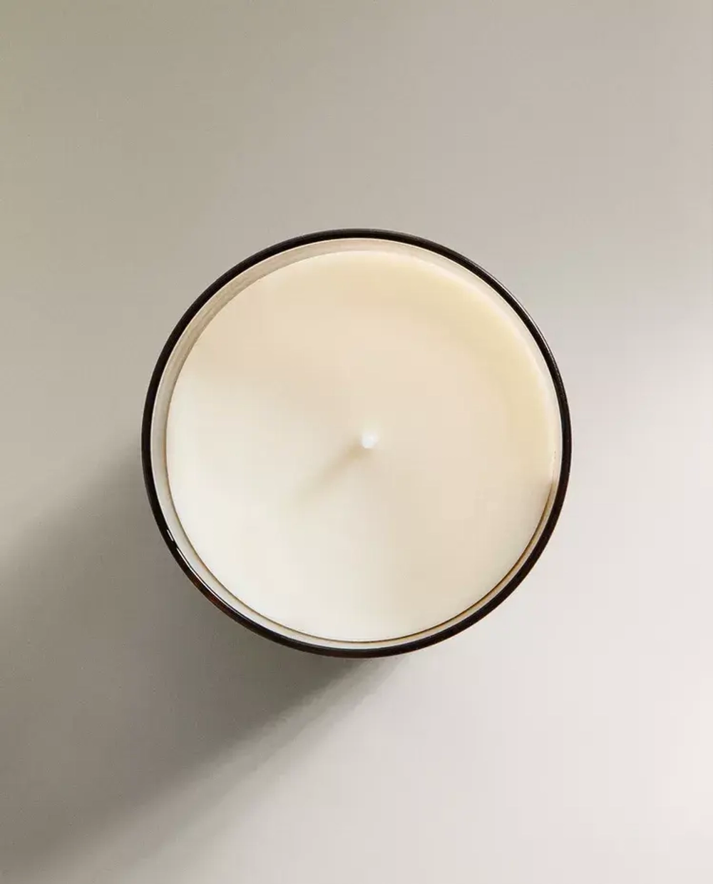 ZARA HOME Ароматическая свеча с запахом фиалки