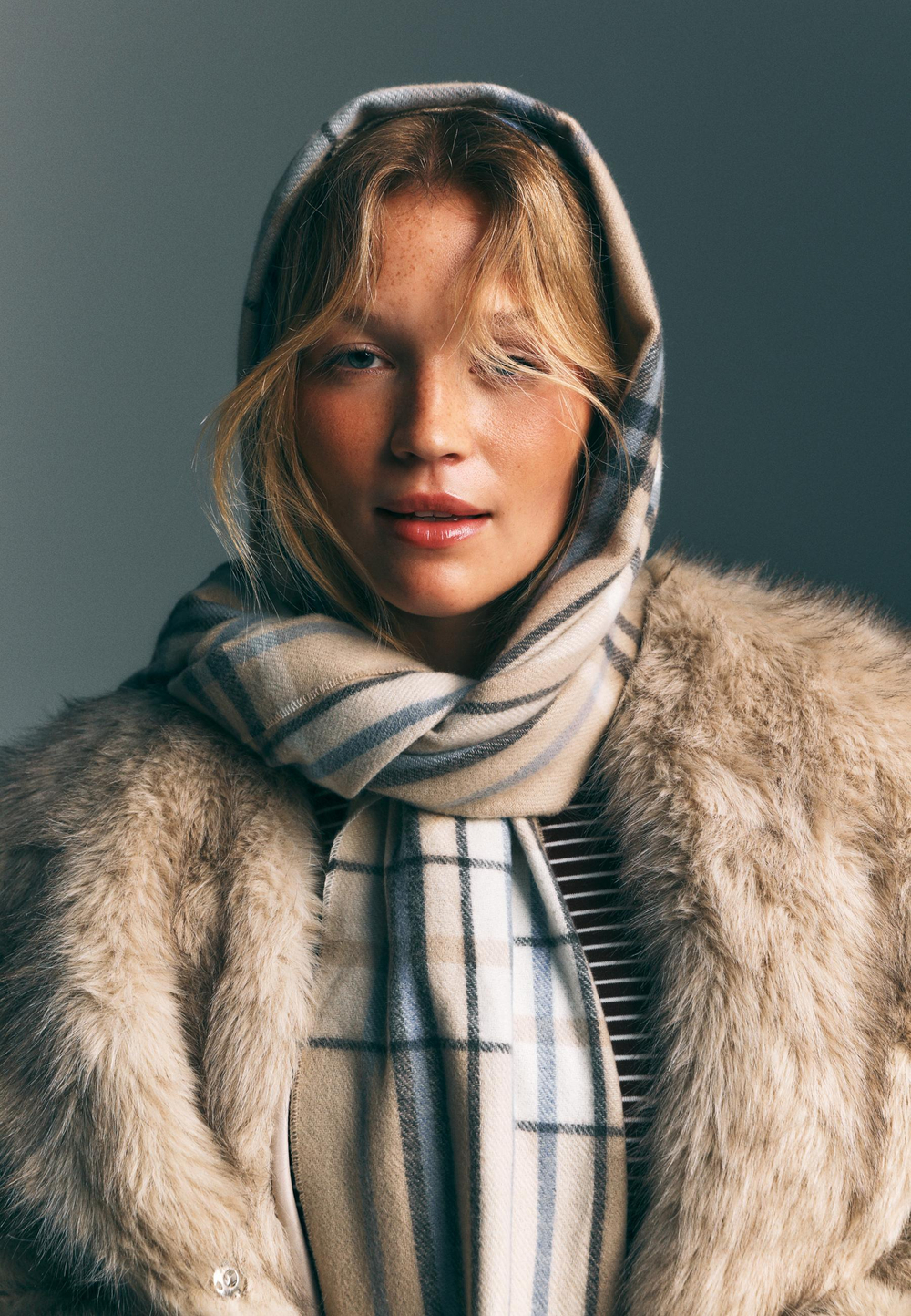 STRADIVARIUS Клетчатый шарф, бежевый