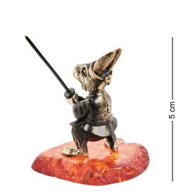 Народные промыслы AM- 984 Фигурка «Заяц Самурай» (латунь, янтарь)