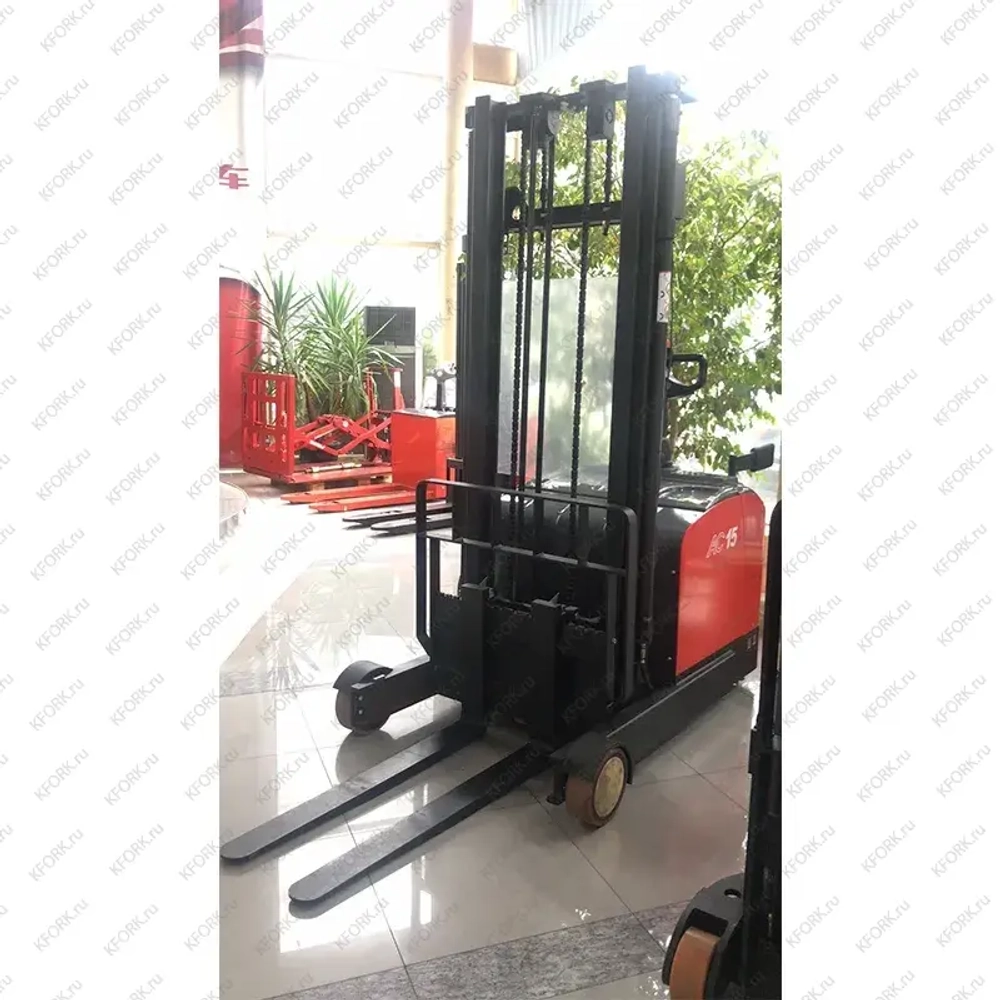 Самоходный штабелер с выдвижной мачтой CHL CQDM15-810 1,5т 4,5м Li-ion: 24/202 В/Ач