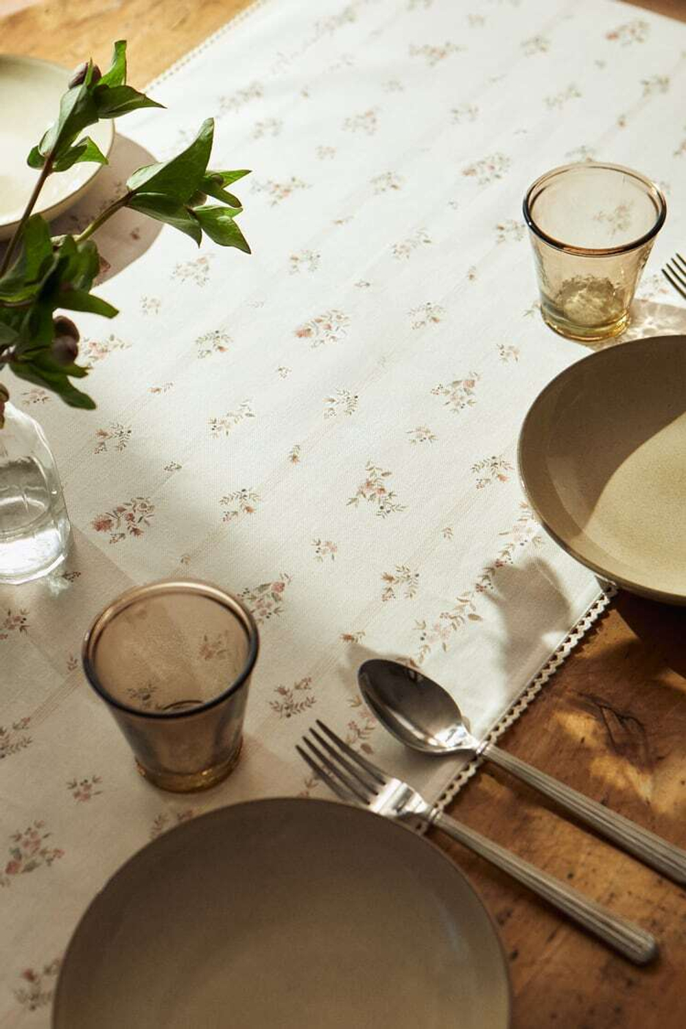 ZARA HOME ХЛОПКОВАЯ НАСТОЛЬНАЯ ДОРОЖКА С ЦВЕТОЧНЫМ ПРИНТОМ, ЭКРЮ