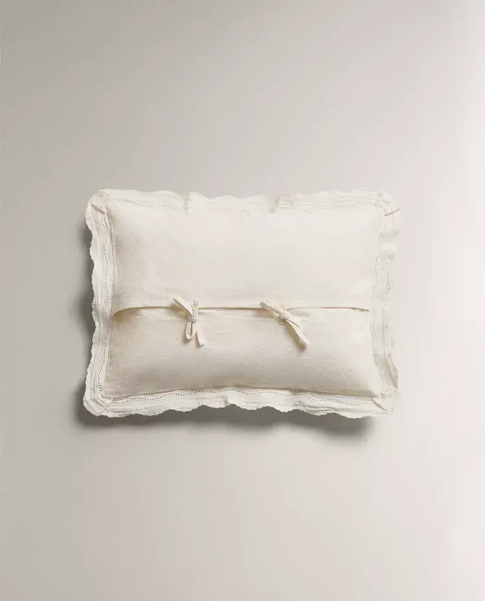 ZARA HOME НАВОЛОЧКА ДЛЯ ДЕКОРАТИВНОЙ ПОДУШКИ ДЛЯ ДЕТЕЙ С ВЫШИВКОЙ, ЖЕЛТОВАТО-БЕЛЫЙ