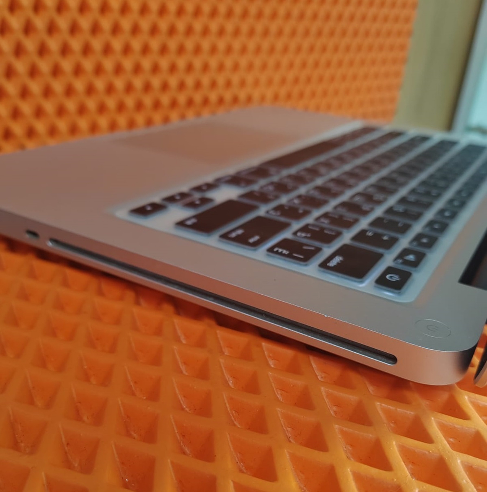 Ноутбук Apple 13 Pro 2010