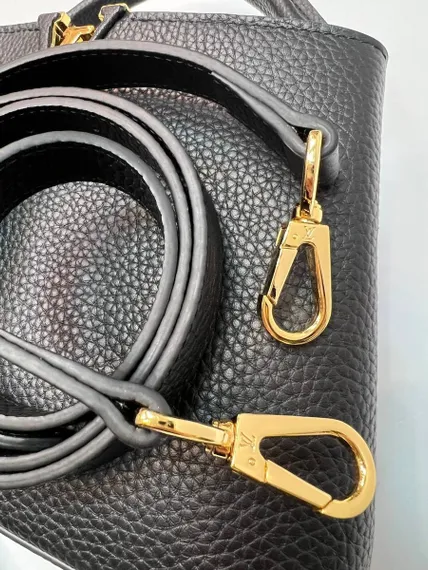 Сумка для женщин Louis Vuitton Capucines BB черный
