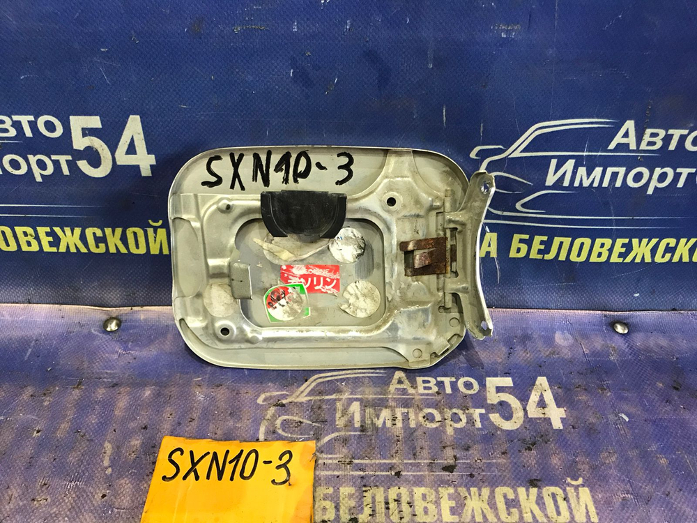 Лючок бензобака TOYOTA NADIA 1999