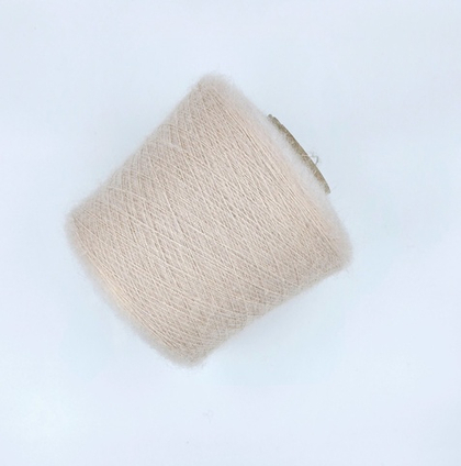 Filcom art. Aurora, кид мохер 70% шелк 30%, 850 м в 100 г, пудра