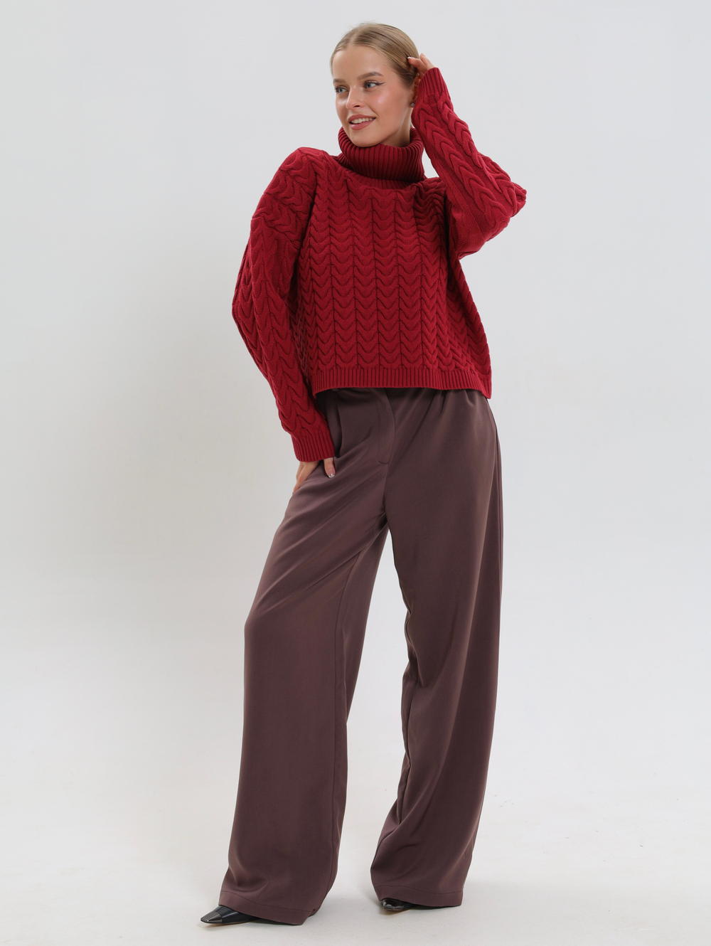 Вязаный свитер с высоким горлом