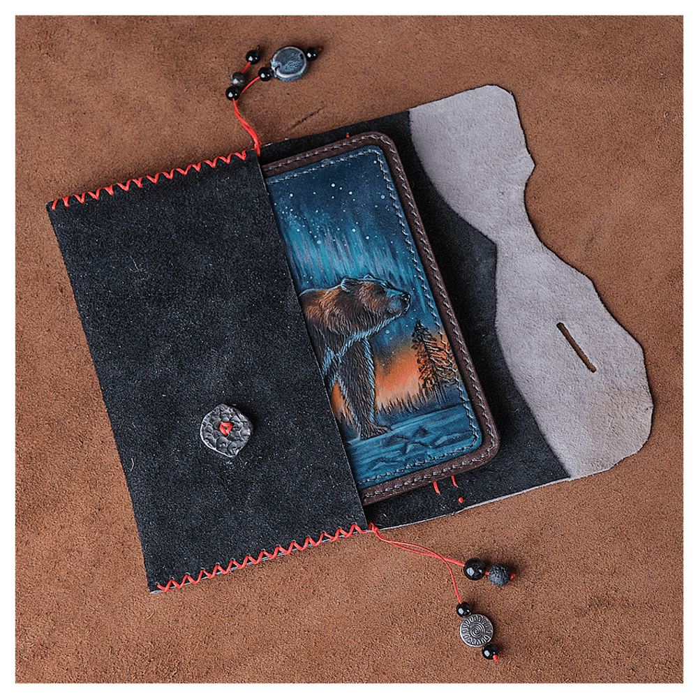 Кожаная обложка на паспорт «Медведь»