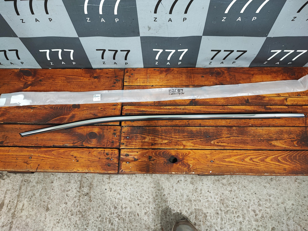 Молдинг стекла переднего правого Camry XV70 Новый Оригинал 7571033170