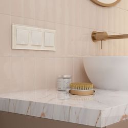 Рамка на 3 поста Werkel Favorit (молочный, стекло) W0031141