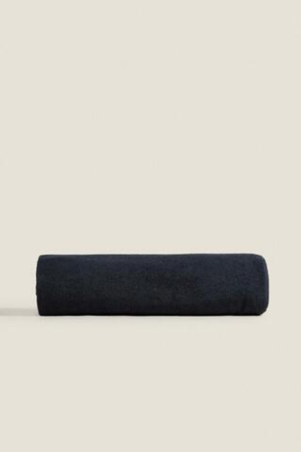 ZARA HOME ПЛЯЖНОЕ ПОЛОТЕНЦЕ ИЗ ХЛОПКА С БАХРОМОЙ, ТЕМНО СИНИЙ