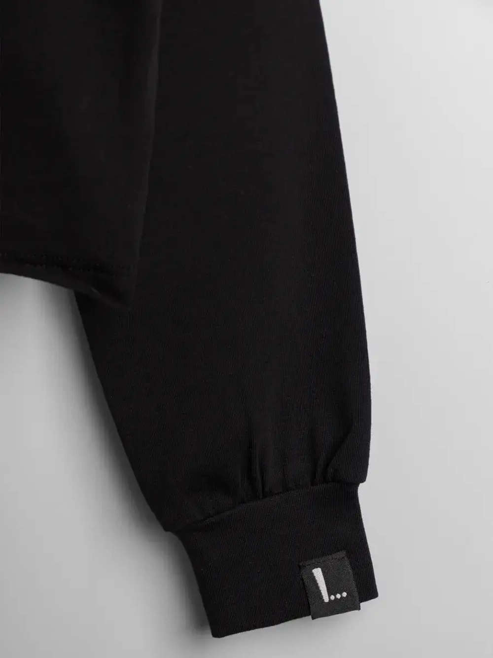 Лонгслив для девочки укороченный, черный