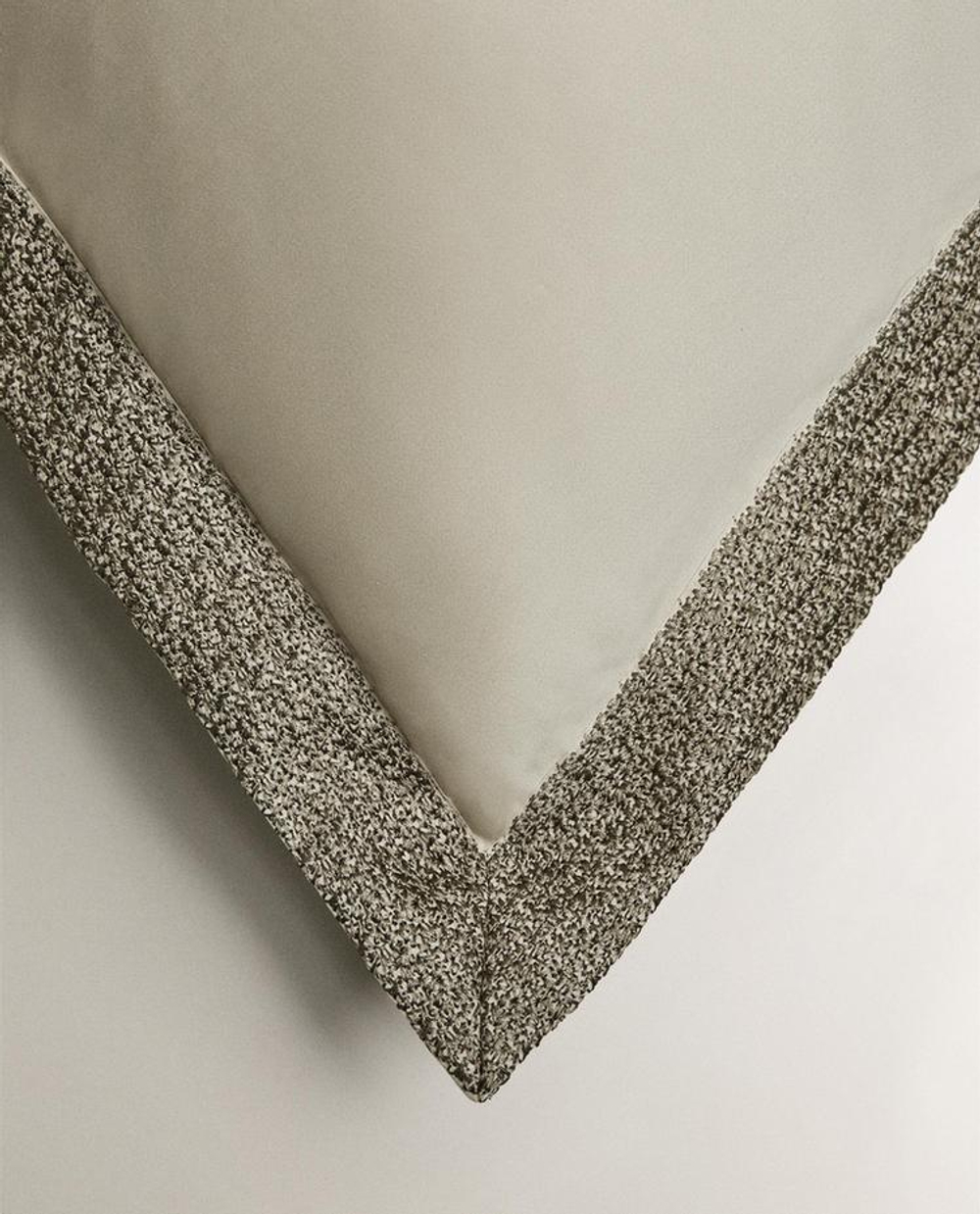 ZARA HOME САТИНОВАЯ НАВОЛОЧКА С ВЫШИВКОЙ, БЕЖЕВЫЙ