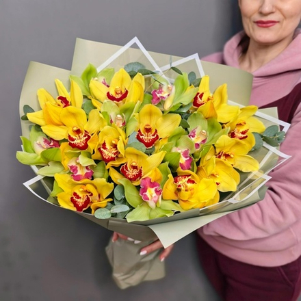 Букет из 21 орхидеи