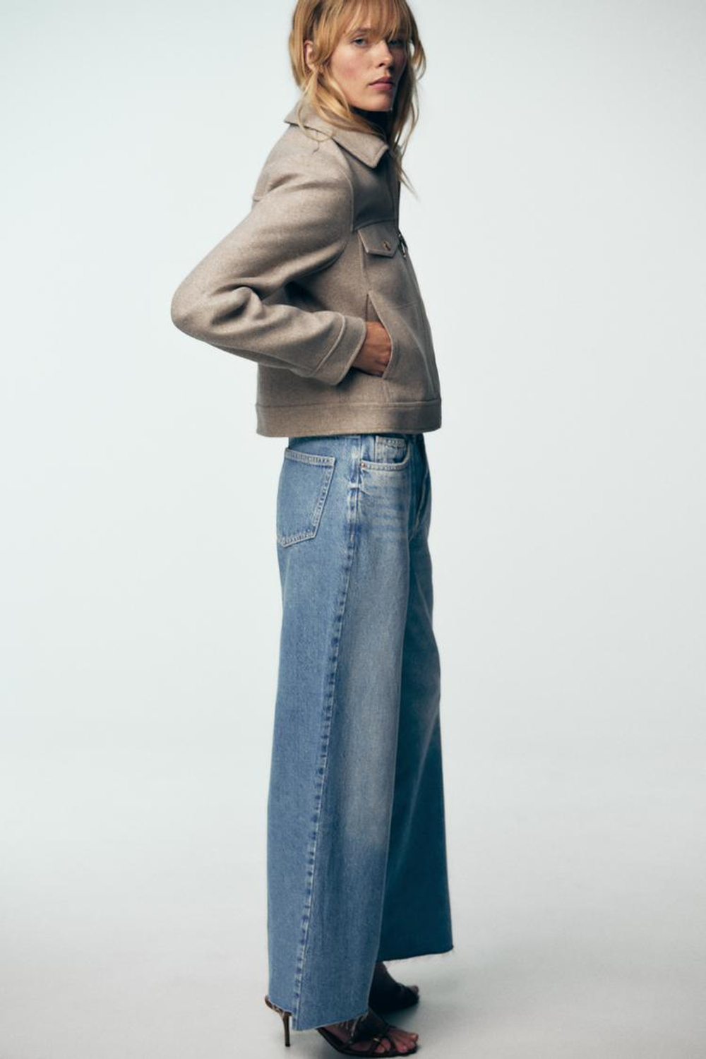 ZARA КУРТКА ИЗ МЯГКОЙ ТКАНИ НА МОЛНИИ, БЕЖЕВЫЙ