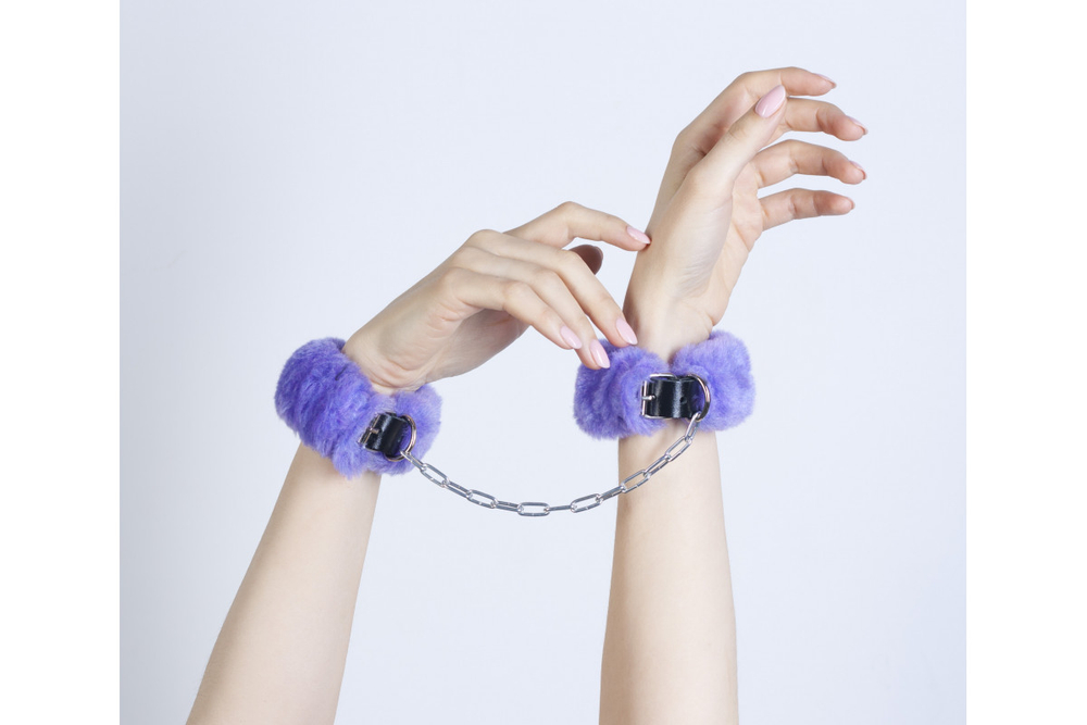 Лунный свет Наручники бейсик на цепи (фиолетовые)