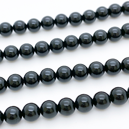 Турмалин черный бусины (шерл), диаметр 5,6-6,9 мм, цена за 16-17 шт (1/4 нити)