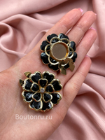 Накладка на пуговицу в форме цветка большая золотистая с черными стразами (клипсы)