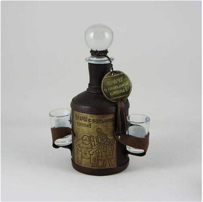 Бутыль с рюмками "Врач" 0,75 л. (Студия Маро)