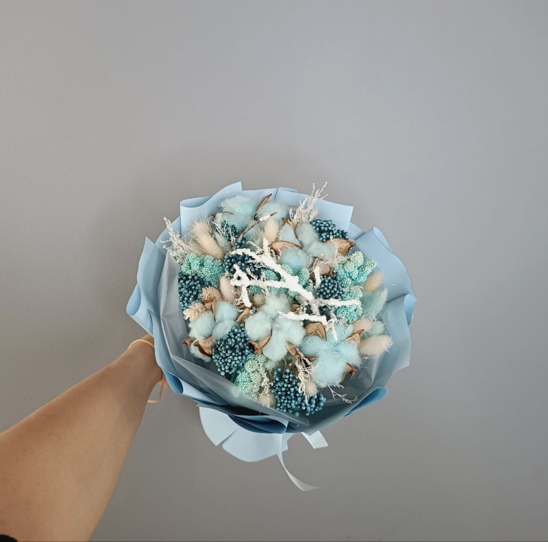 Букет из сухоцветов "Симфония элегантности" Букет из сухоцветов "Симфония элегантности"