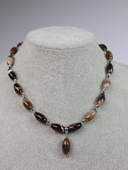 Чокер-колье из полосатого агата «Линии спокойствия»