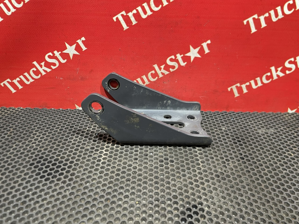 Кронштейн амортизатора переднего правый 2021г.