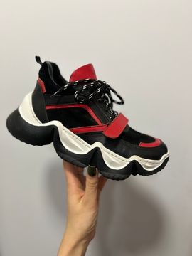 Кроссовки женские