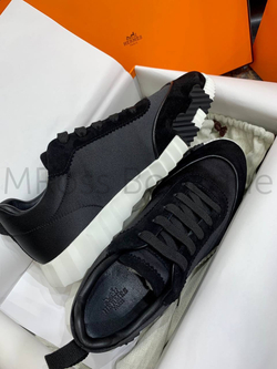 Мужские кроссовки Hermes Bouncing черного цвета с буквой на подошве