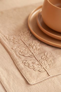 Салфетка под приборы Desert leaf из коллекции Essential, 33х48 см