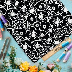 Ткань премиум дюспо черно-белая цветочная иллюстрация