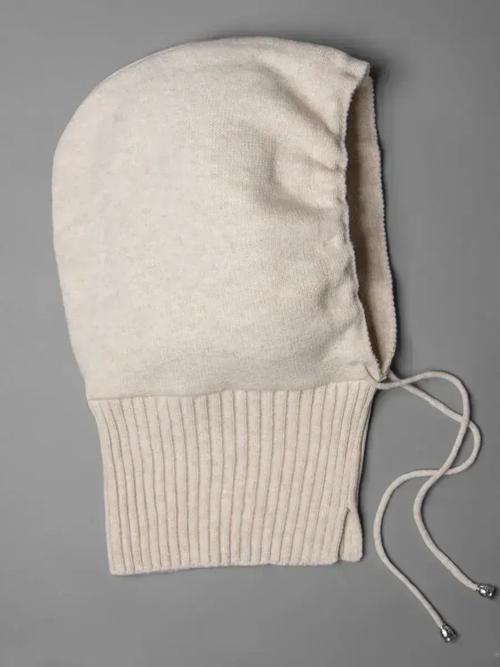 Капор женский вязаный бежевый