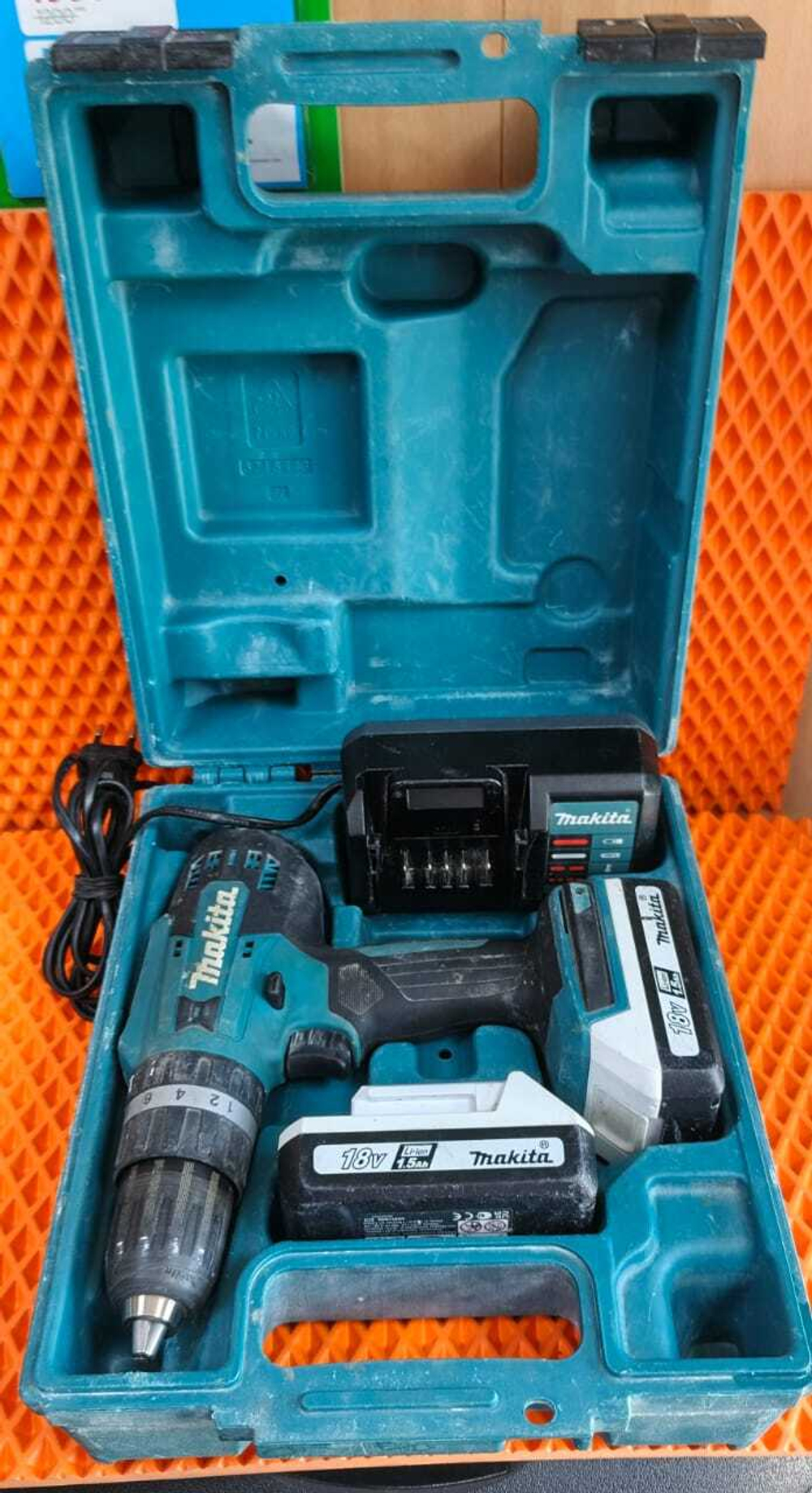 Шуруповерт Makita HP488DWE