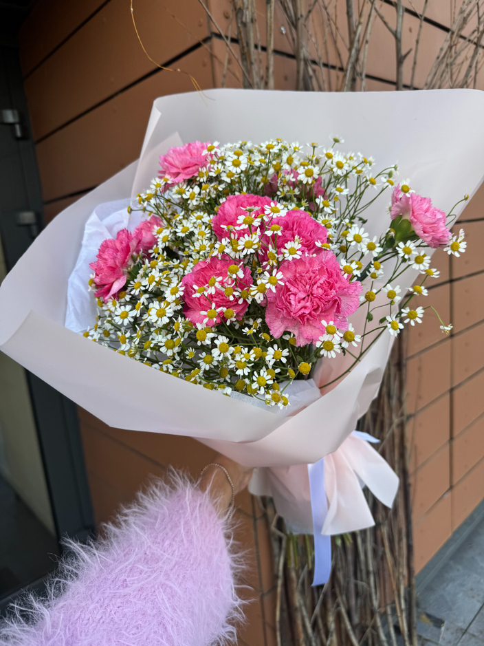 <span class="sc-bZnhIo ArXrE">Почему стоит дарить женщинам цветы?</span>