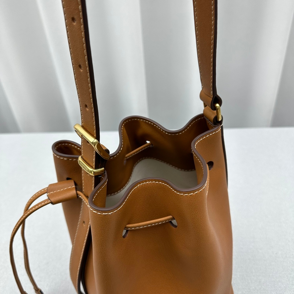 Miu Miu Leather Bucket Bag 22 cm