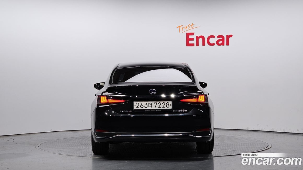Lexus ES300h 7 Generation Executive (12.2020)