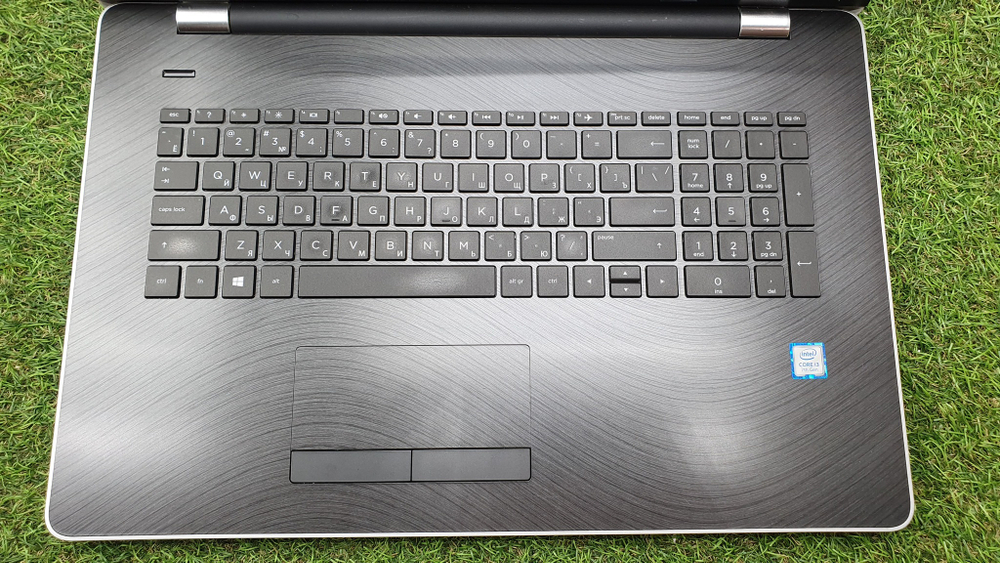 17.3" Ноутбук HP i3-7/8 Gb