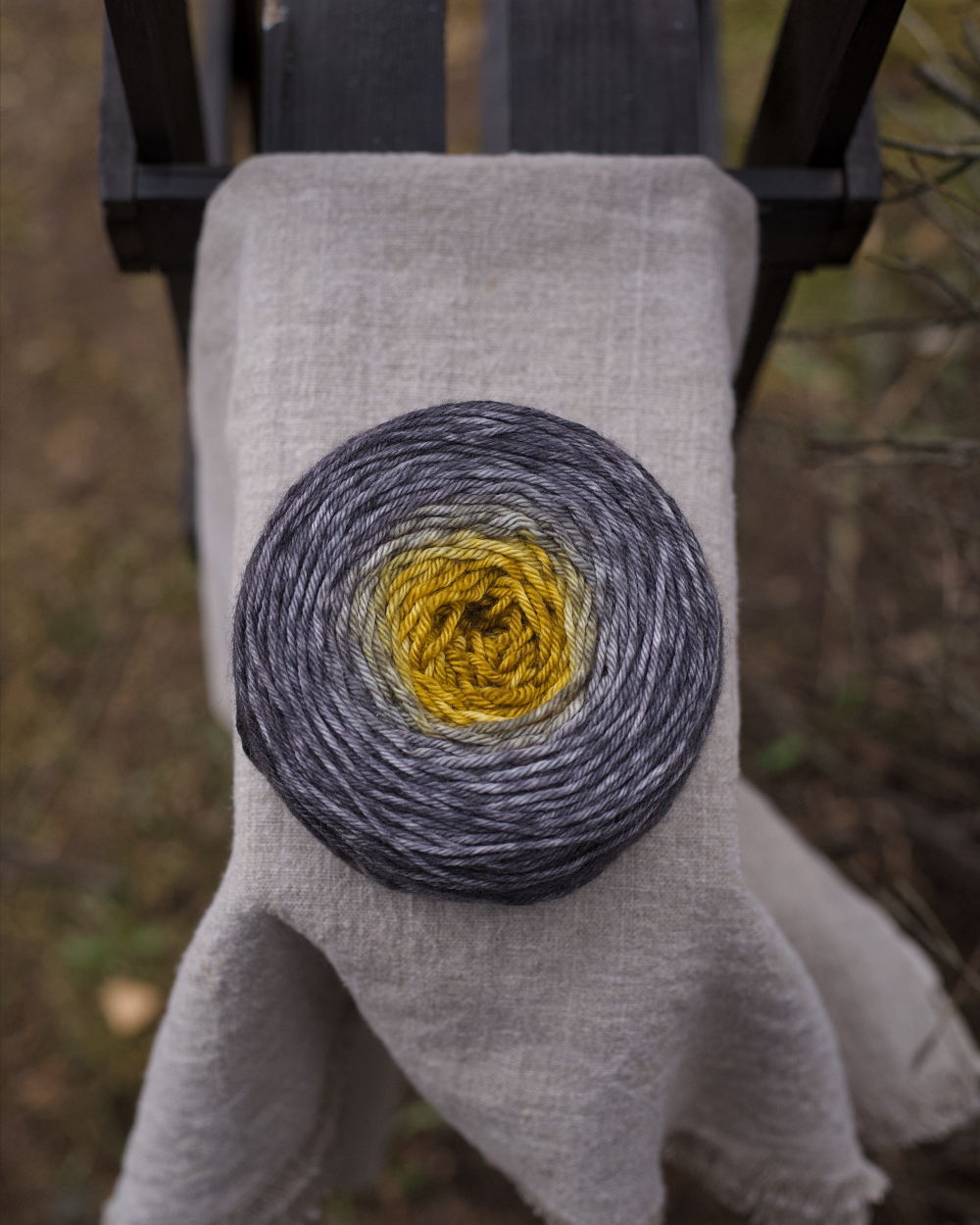 Градиент на шапку с кашемиром "Графит с горчицей"