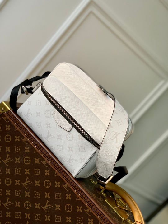 Louis Vuitton Outdoor Messenger