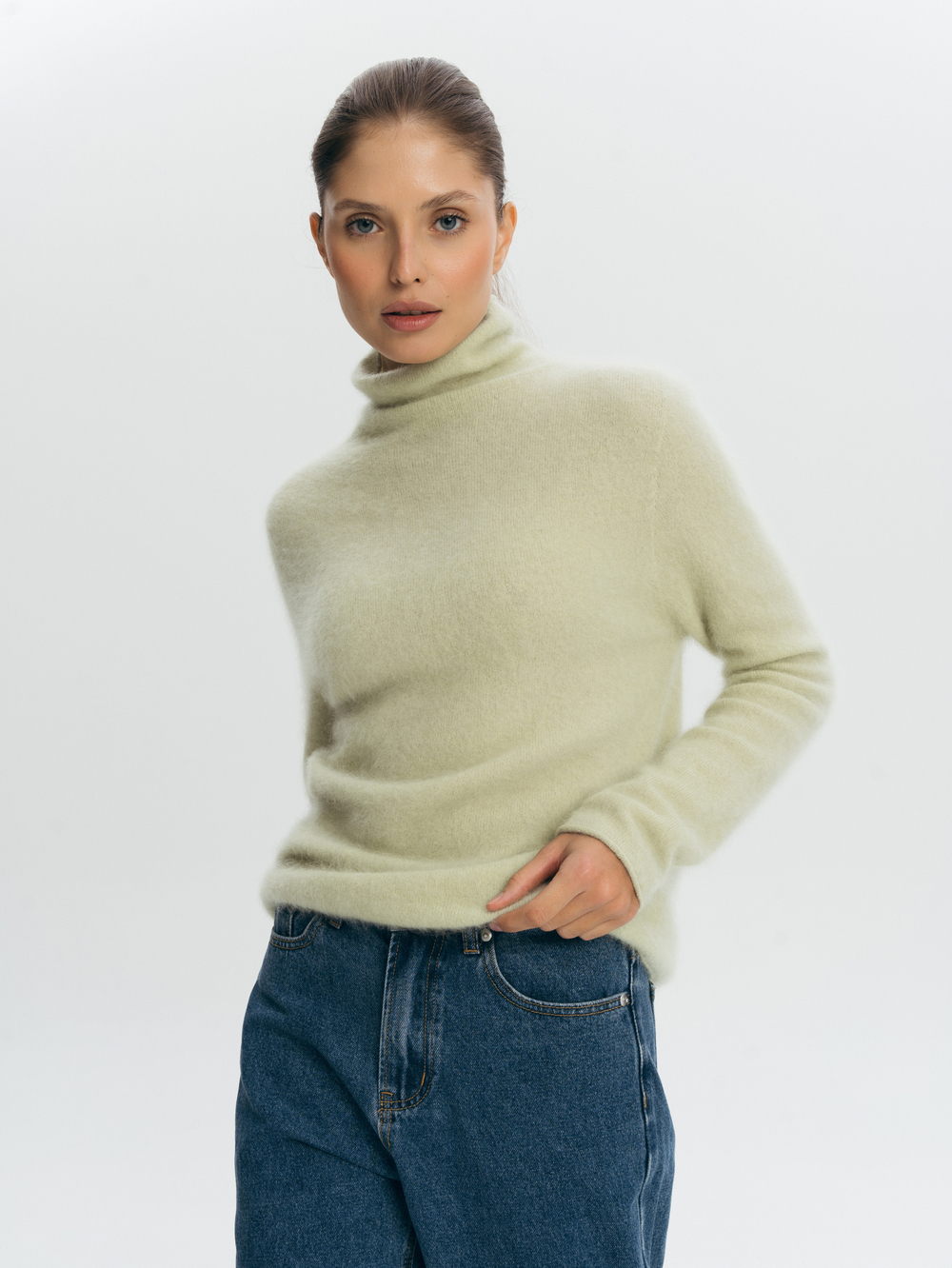 Свитер из тонкой шерсти