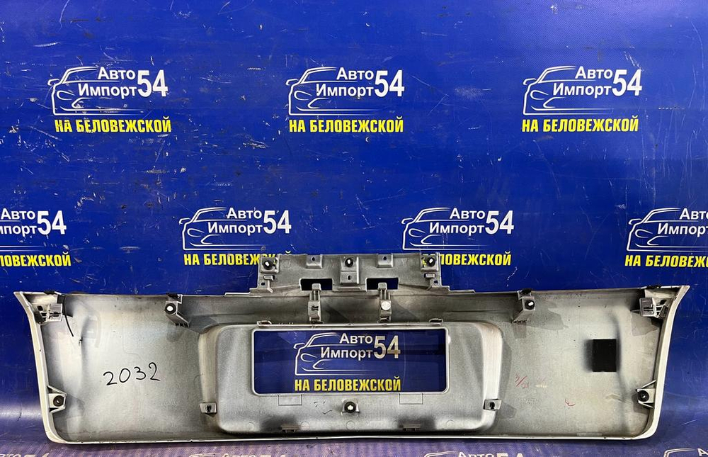 Накладка двери багажника Honda ODYSSEY 2003-2008