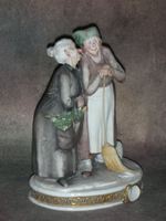 Статуэтка. Фарфор. Сплетницы старушки. Capodimonte. Италия