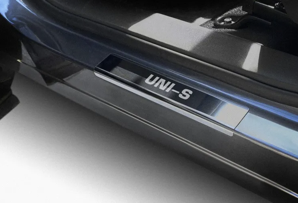 Накладки на пороги AutoMax для Changan UNI-S 2024-н.в., нерж.сталь, с надписью, 4 шт., AMCHUNIS01