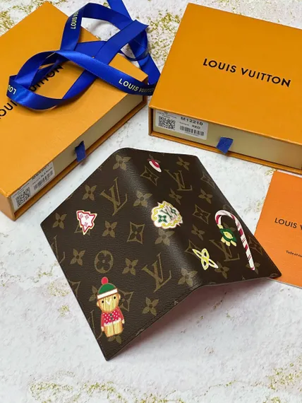 Обложка для паспорта Louis Vuitton Candy Factory