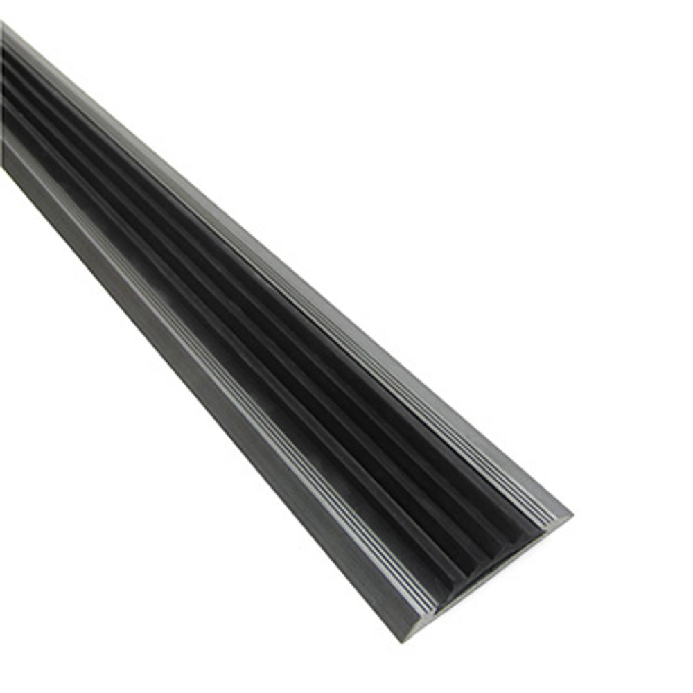 Алюминиевая противоскользящая накладка на ступени с резиновой вставкой